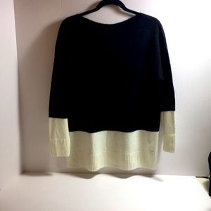 BRAND NEW/NEVER WORN DKNY BLACK & WHITE SWEATER